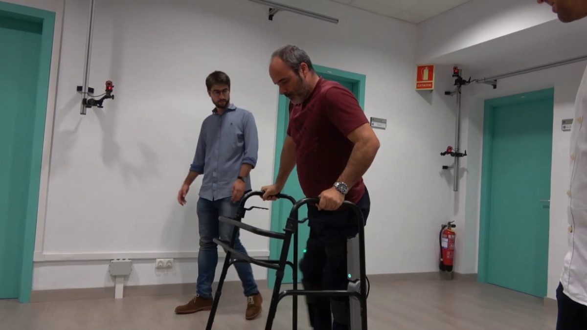 El exoesqueleto que restaura la capacidad de caminar en personas con lesión medular