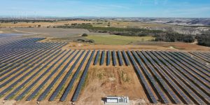 Burgos acoge la primera planta híbrida eólica y solar de España