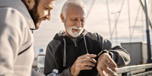 Senniors se involucra con las personas mayores para combatir el calor