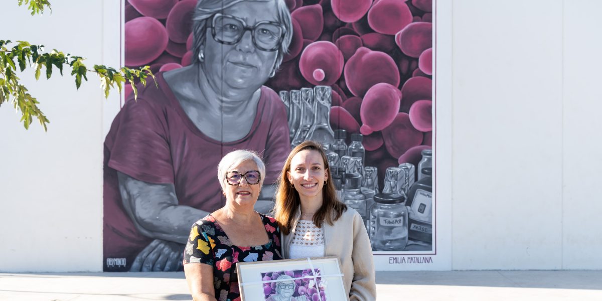 Dones de Ciència homenajea a la investigadora valenciana Emilia Matallana, con un mural en el IES 5 de Sagunto