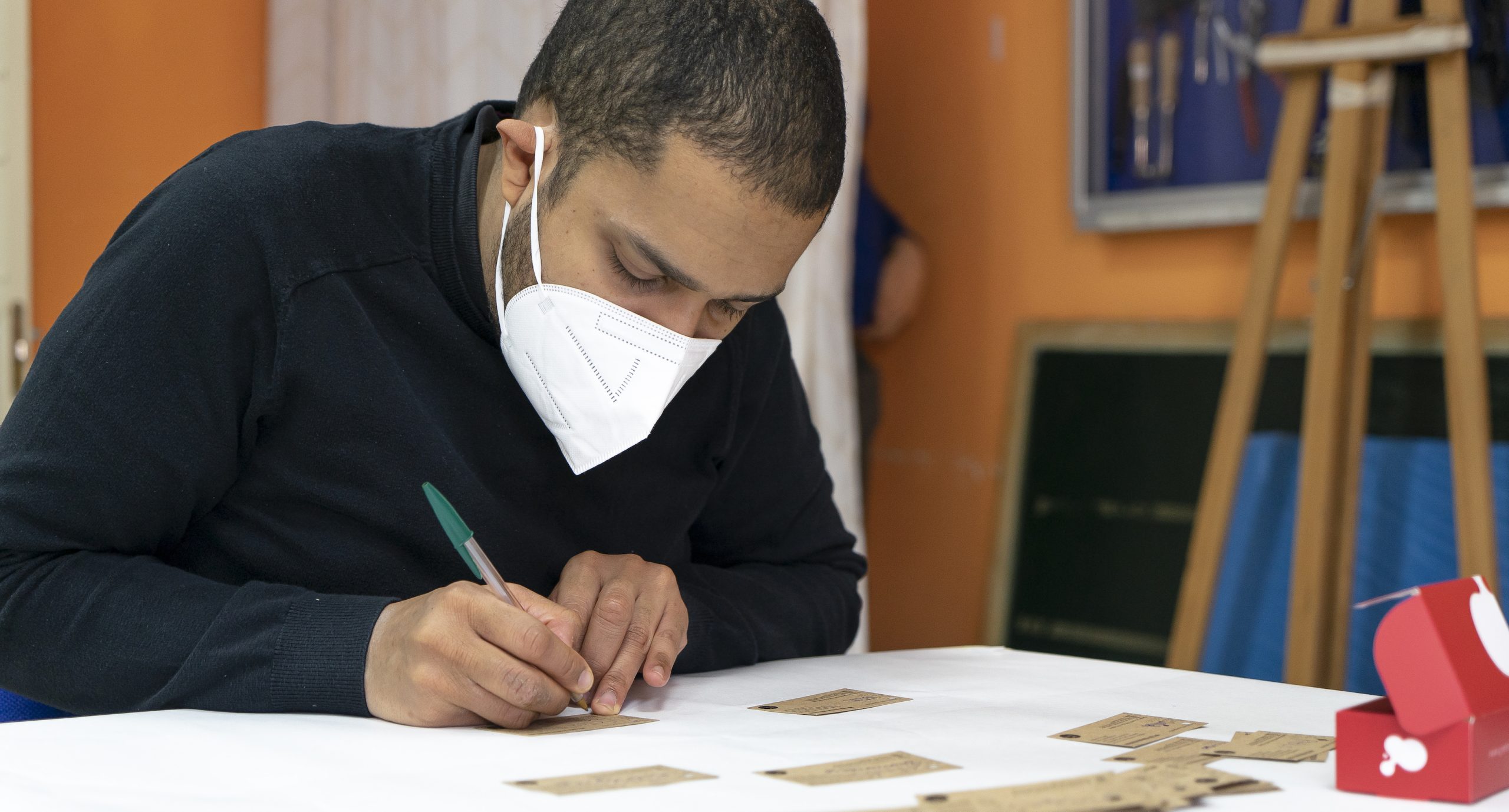 “Artesanos del cariño”: Tetérum, una firma de té de especialidad que trabaja con personas con autismo severo