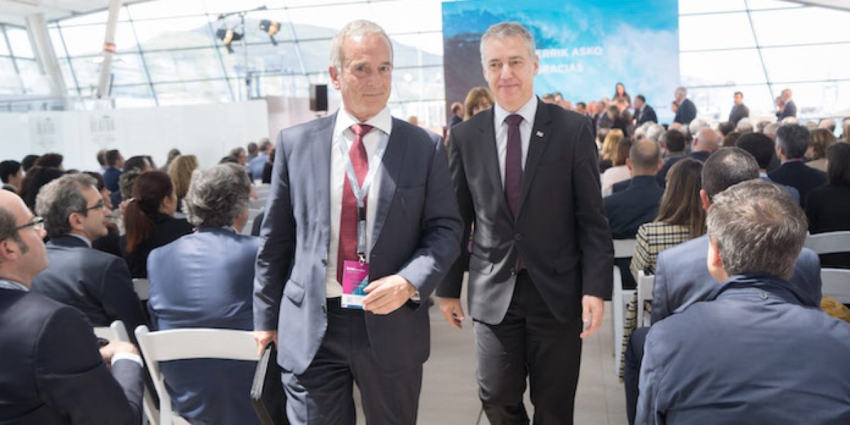 El presidente de Innobasque, Manuel Salaverria, y el presidente de honor, el lehendakari Iñigo Urkullu.