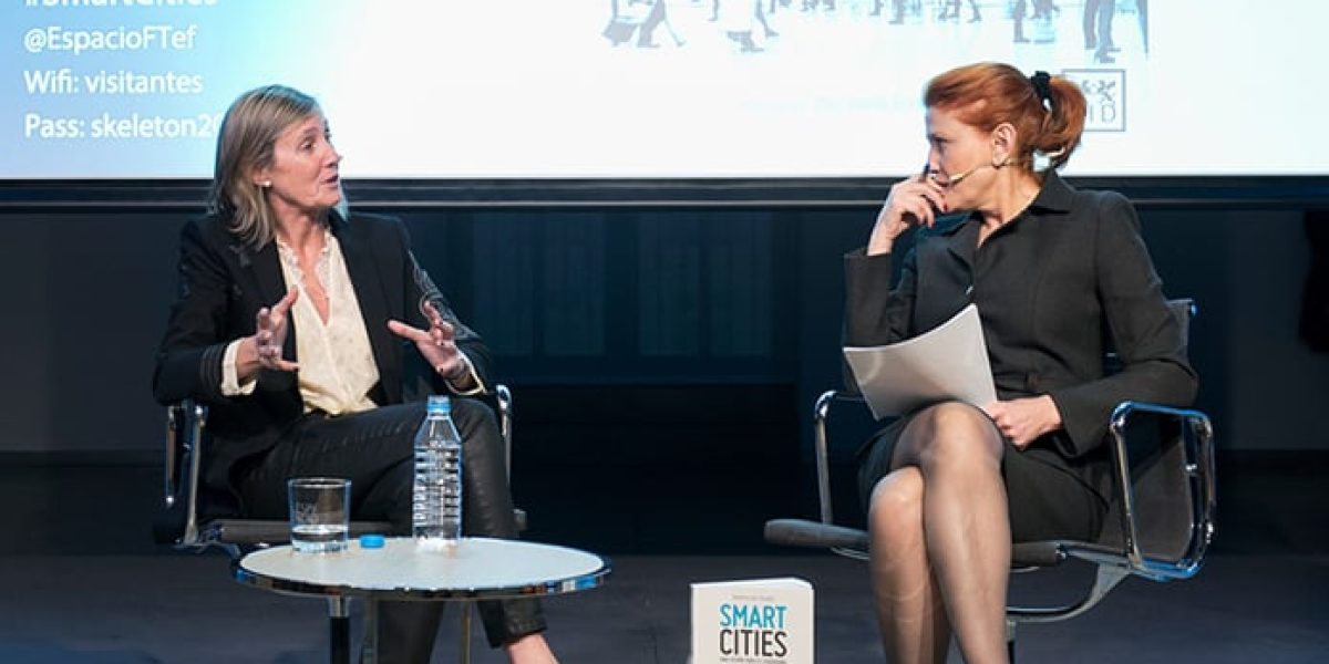 Marieta del Rivero (izquierda) junto a Almudena Bermejo, en la presentación de su libro en Fundación Telefónica.